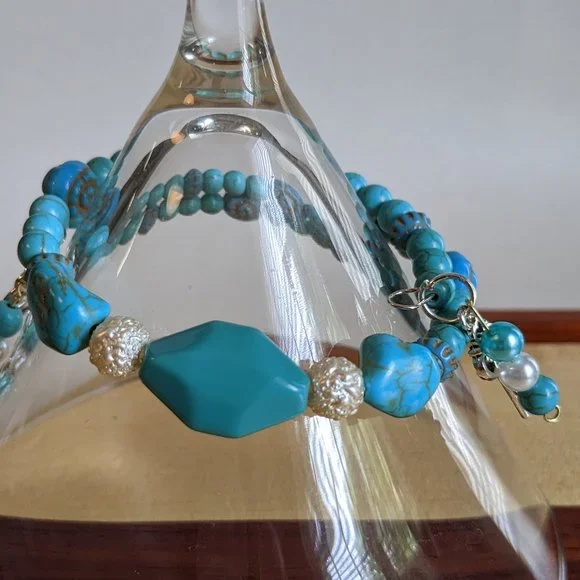 Blue "Arizona Turquoise" beaded memory wire bracelet - Picture 3 of 4